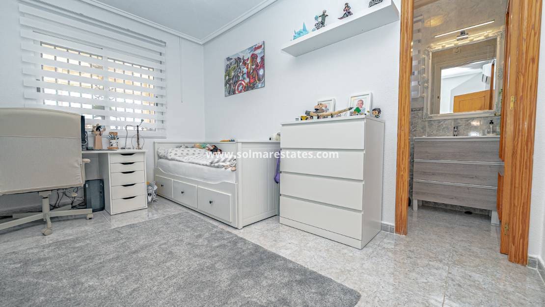 4 bedroom Villa for sale in Villamartin with pool - € 379,000 (Ref: 9105169)