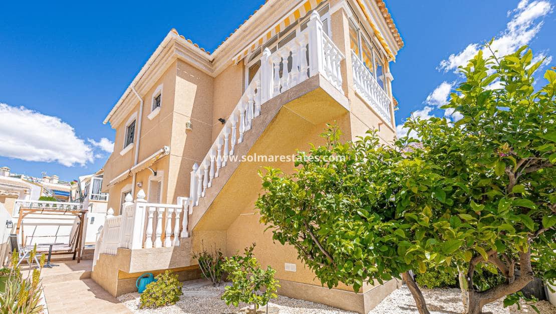 4 bedroom Villa for sale in Villamartin with pool - € 379,000 (Ref: 9105169)