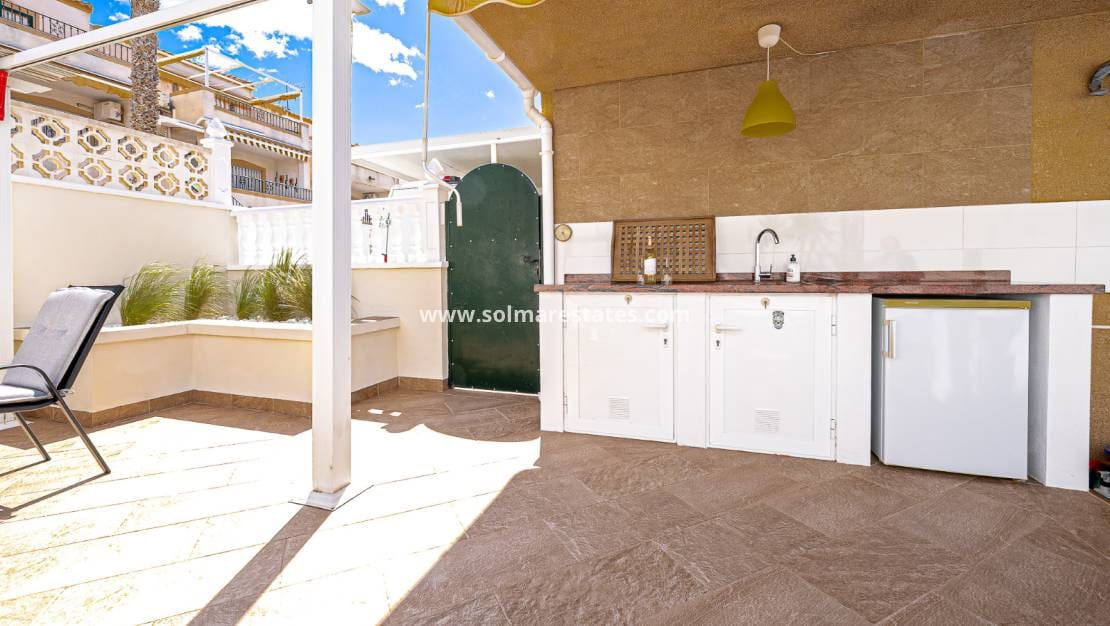 4 bedroom Villa for sale in Villamartin with pool - € 379,000 (Ref: 9105169)