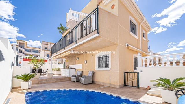 4 Zimmer Villa zu verkaufen in Villamartin, Orihuela mit Pool - 379.000 € (Ref: 9105169)