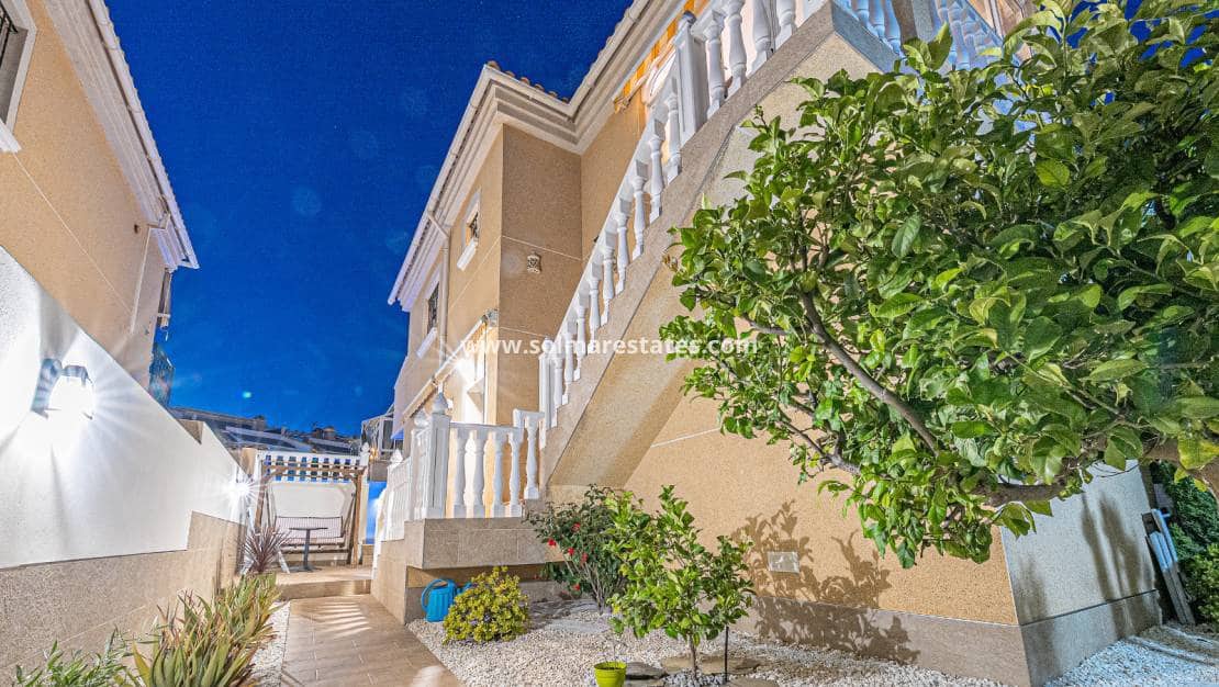 4 bedroom Villa for sale in Villamartin with pool - € 379,000 (Ref: 9105169)