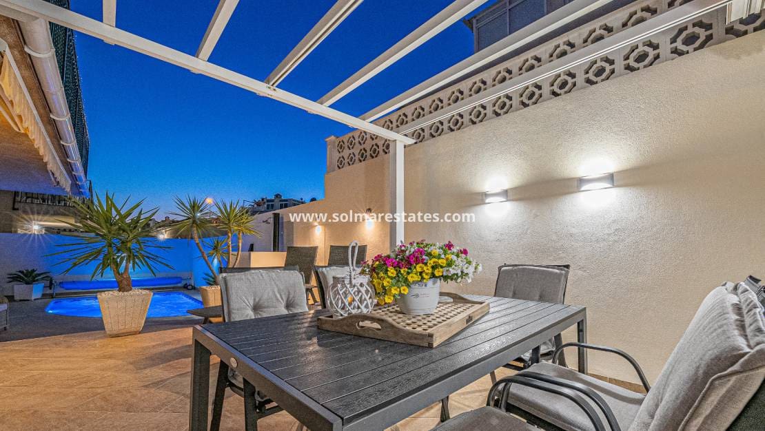 4 bedroom Villa for sale in Villamartin with pool - € 379,000 (Ref: 9105169)