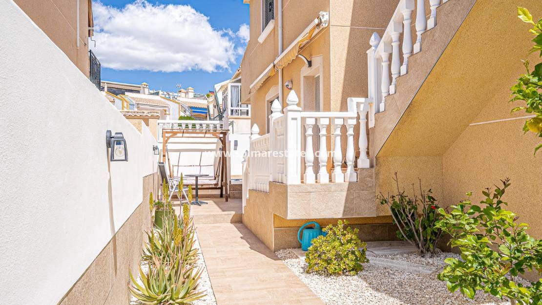 4 bedroom Villa for sale in Villamartin with pool - € 379,000 (Ref: 9105169)