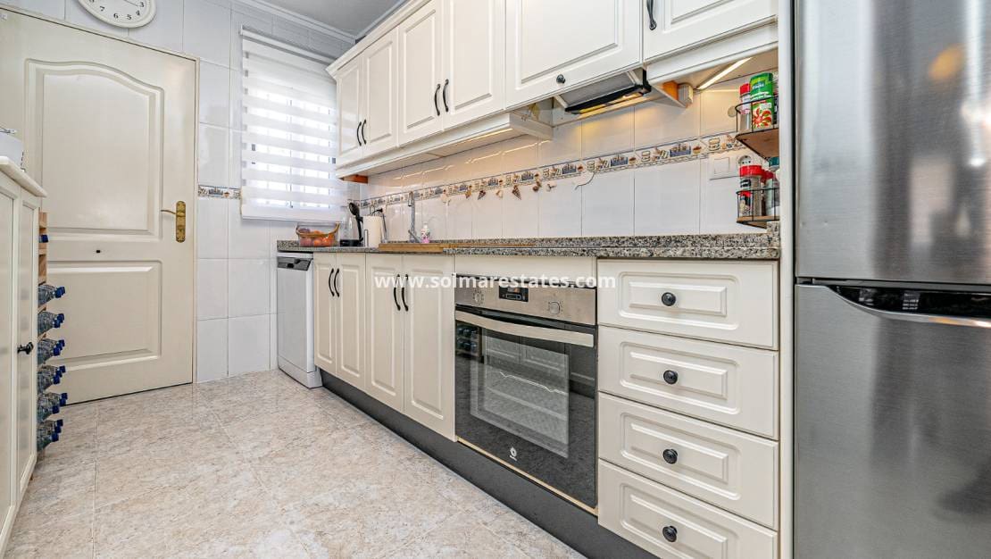 4 bedroom Villa for sale in Villamartin with pool - € 379,000 (Ref: 9105169)