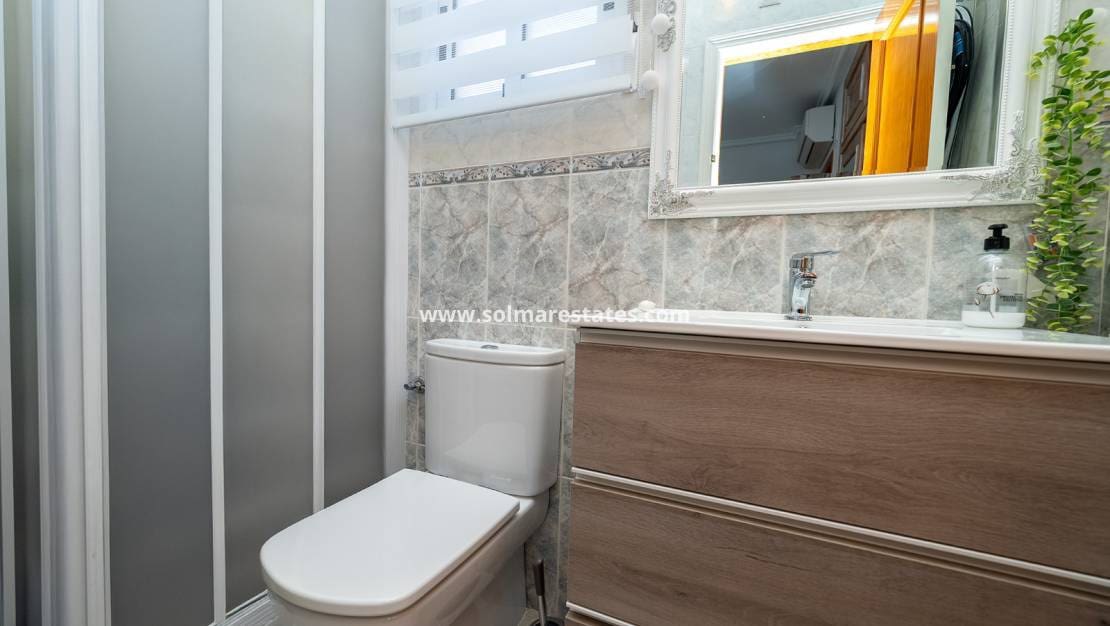 4 bedroom Villa for sale in Villamartin with pool - € 379,000 (Ref: 9105169)