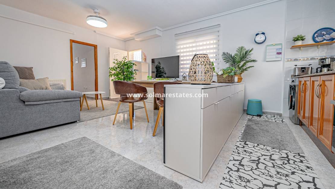 4 bedroom Villa for sale in Villamartin with pool - € 379,000 (Ref: 9105169)