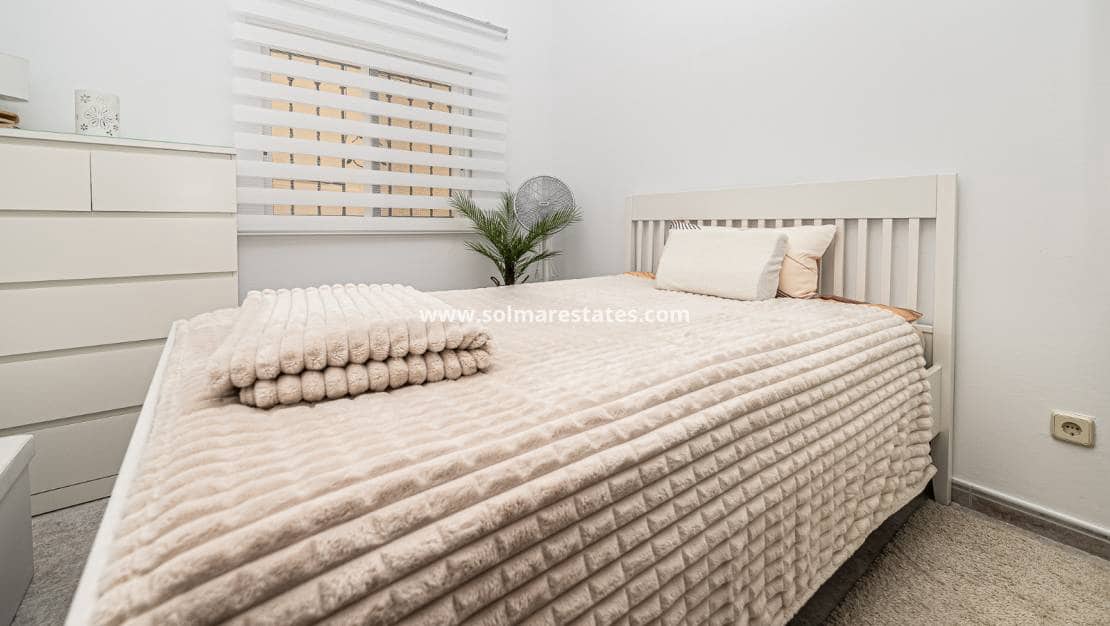 4 bedroom Villa for sale in Villamartin with pool - € 379,000 (Ref: 9105169)