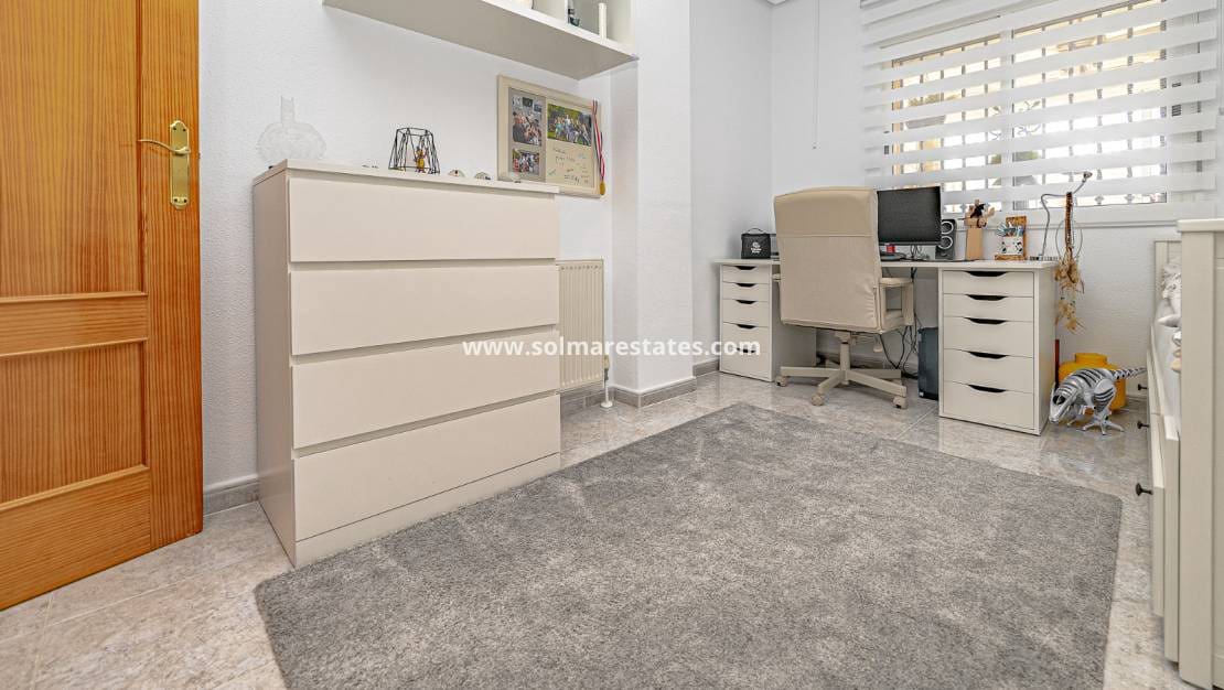 4 bedroom Villa for sale in Villamartin with pool - € 379,000 (Ref: 9105169)