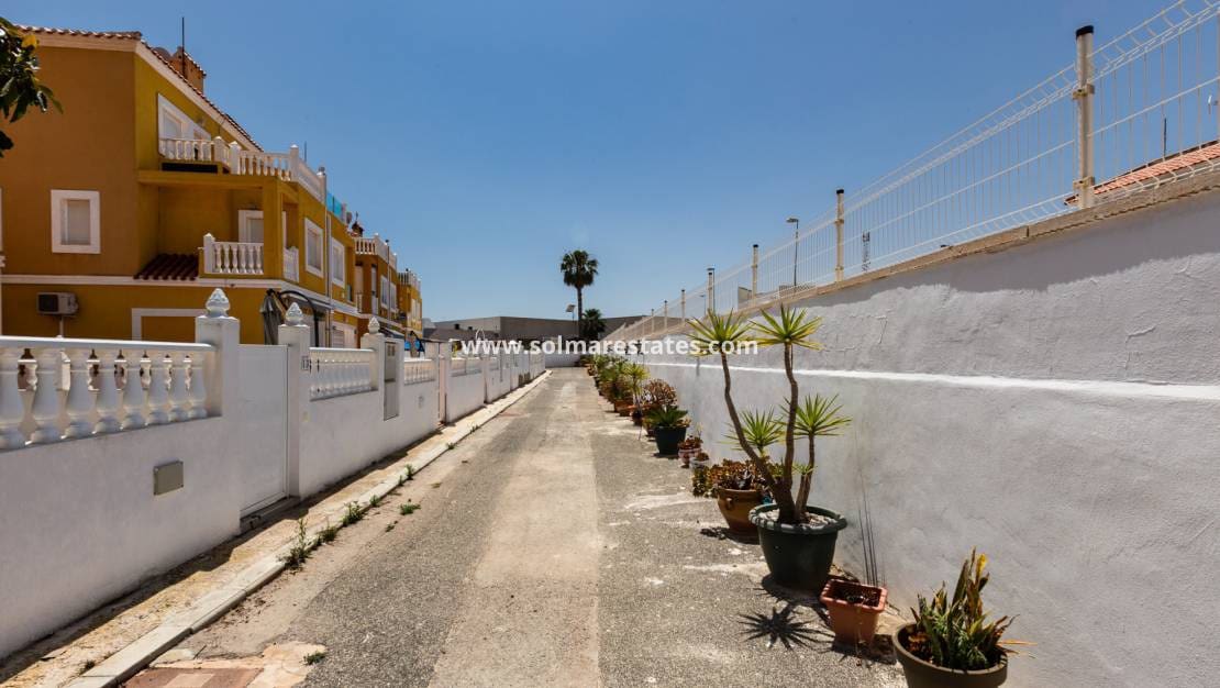 3 soveværelse Byhus til salg i La Zenia - € 216.000 (Ref: 9115104)