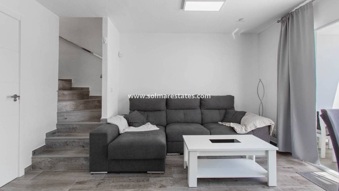 2 makuuhuone Huoneisto myytävänä paikassa Los Balcones mukana uima-altaan - 169 900 € (Ref: 9115106)