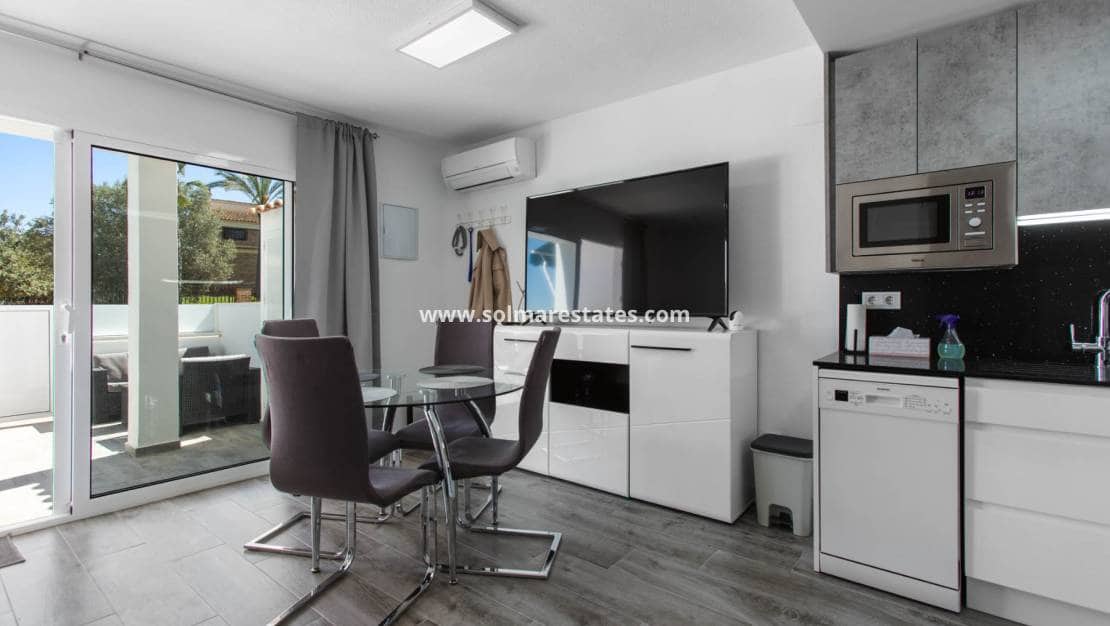 2 makuuhuone Huoneisto myytävänä paikassa Los Balcones mukana uima-altaan - 169 900 € (Ref: 9115106)