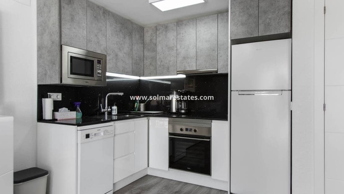 2 makuuhuone Huoneisto myytävänä paikassa Los Balcones mukana uima-altaan - 169 900 € (Ref: 9115106)