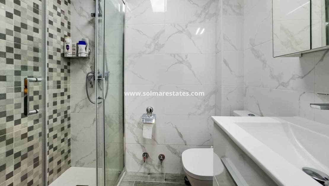 2 makuuhuone Huoneisto myytävänä paikassa Los Balcones mukana uima-altaan - 169 900 € (Ref: 9115106)