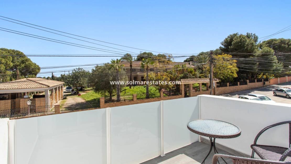 2 makuuhuone Huoneisto myytävänä paikassa Los Balcones mukana uima-altaan - 169 900 € (Ref: 9115106)