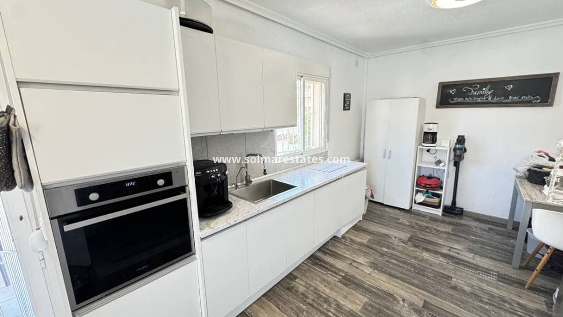 4 makuuhuone Huvila myytävänä paikassa Ciudad Quesada mukana uima-altaan - 590 000 € (Ref: 9115108)