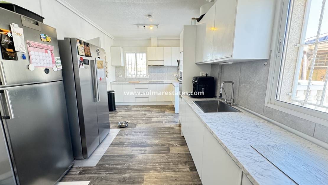 4 makuuhuone Huvila myytävänä paikassa Ciudad Quesada mukana uima-altaan - 590 000 € (Ref: 9115108)