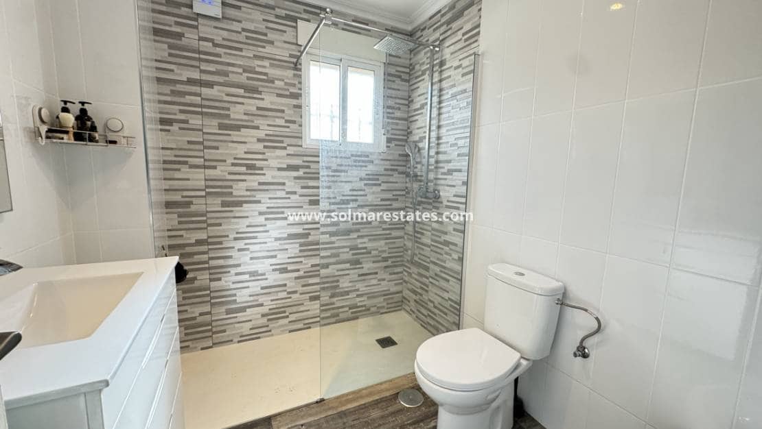 4 makuuhuone Huvila myytävänä paikassa Ciudad Quesada mukana uima-altaan - 590 000 € (Ref: 9115108)