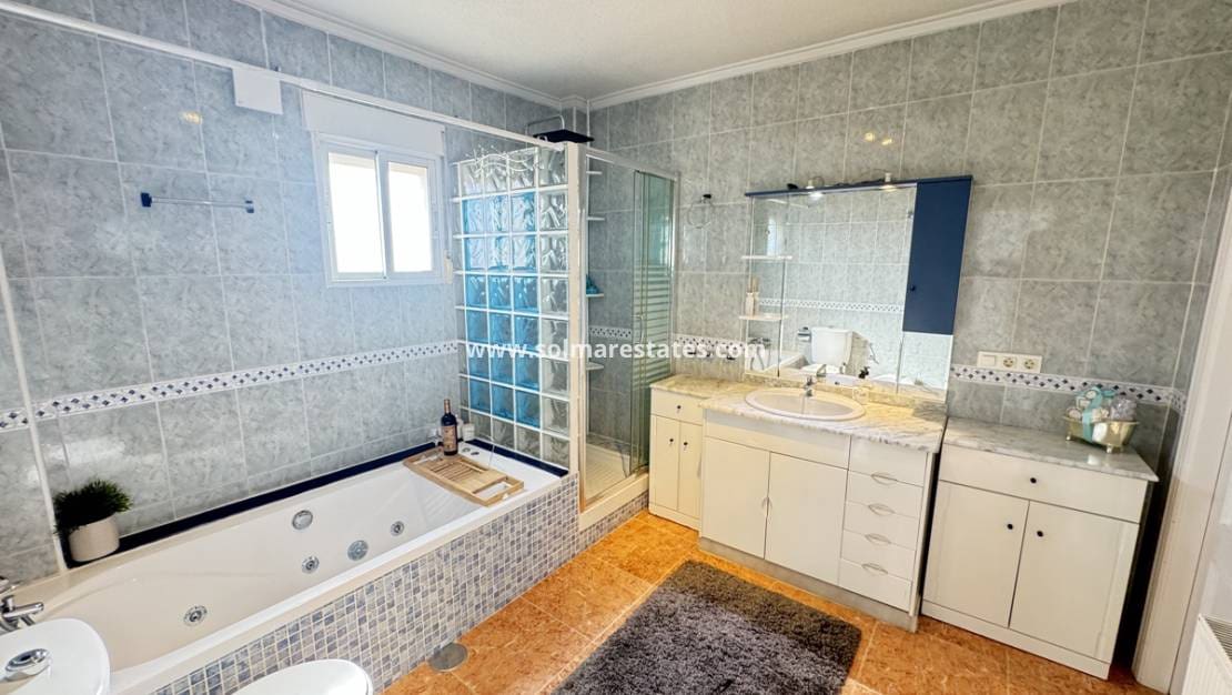 4 makuuhuone Huvila myytävänä paikassa Ciudad Quesada mukana uima-altaan - 590 000 € (Ref: 9115108)