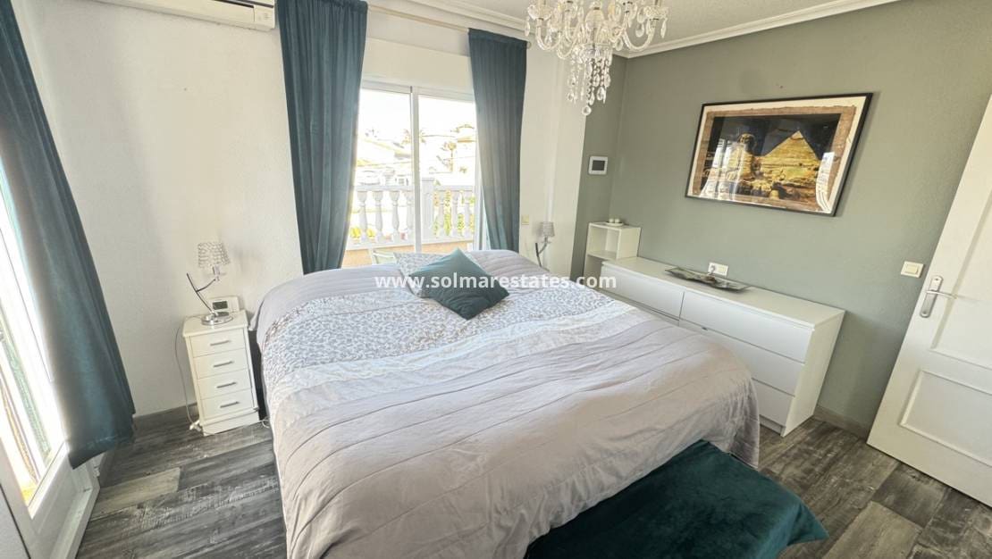 4 makuuhuone Huvila myytävänä paikassa Ciudad Quesada mukana uima-altaan - 590 000 € (Ref: 9115108)