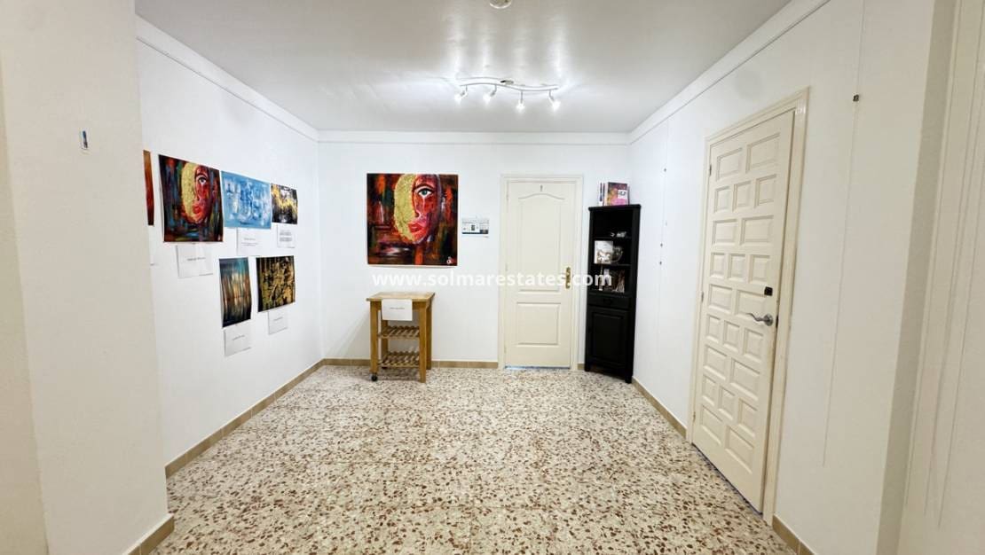 4 makuuhuone Huvila myytävänä paikassa Ciudad Quesada mukana uima-altaan - 590 000 € (Ref: 9115108)