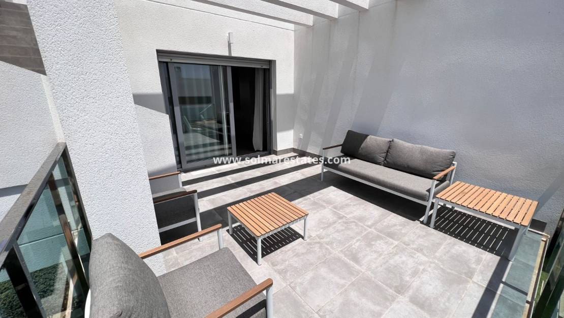 1 makuuhuone Huoneisto myytävänä paikassa Vistabella mukana uima-altaan - 179 000 € (Ref: 9116408)