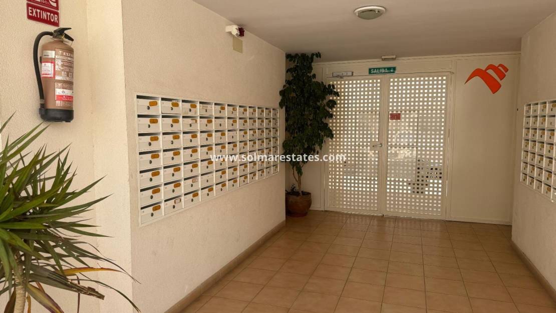 2 slaapkamer Appartement te koop in Almoradi met zwembad - € 121.000 (Ref: 9116555)