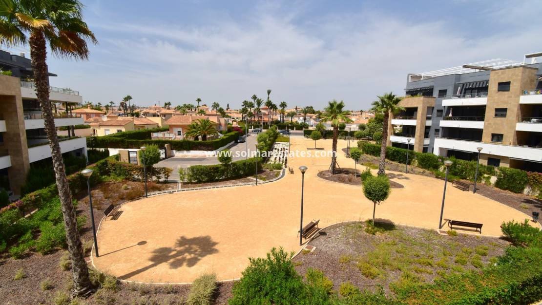 2 makuuhuone Huoneisto myytävänä paikassa Playa Flamenca mukana uima-altaan - 365 000 € (Ref: 9123546)