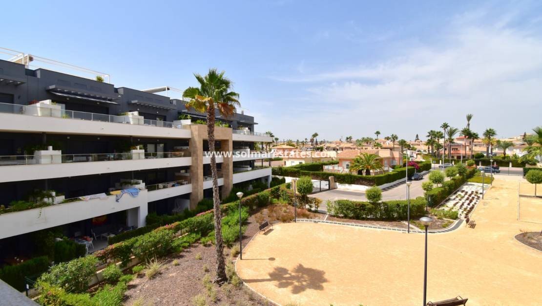 2 makuuhuone Huoneisto myytävänä paikassa Playa Flamenca mukana uima-altaan - 365 000 € (Ref: 9123546)