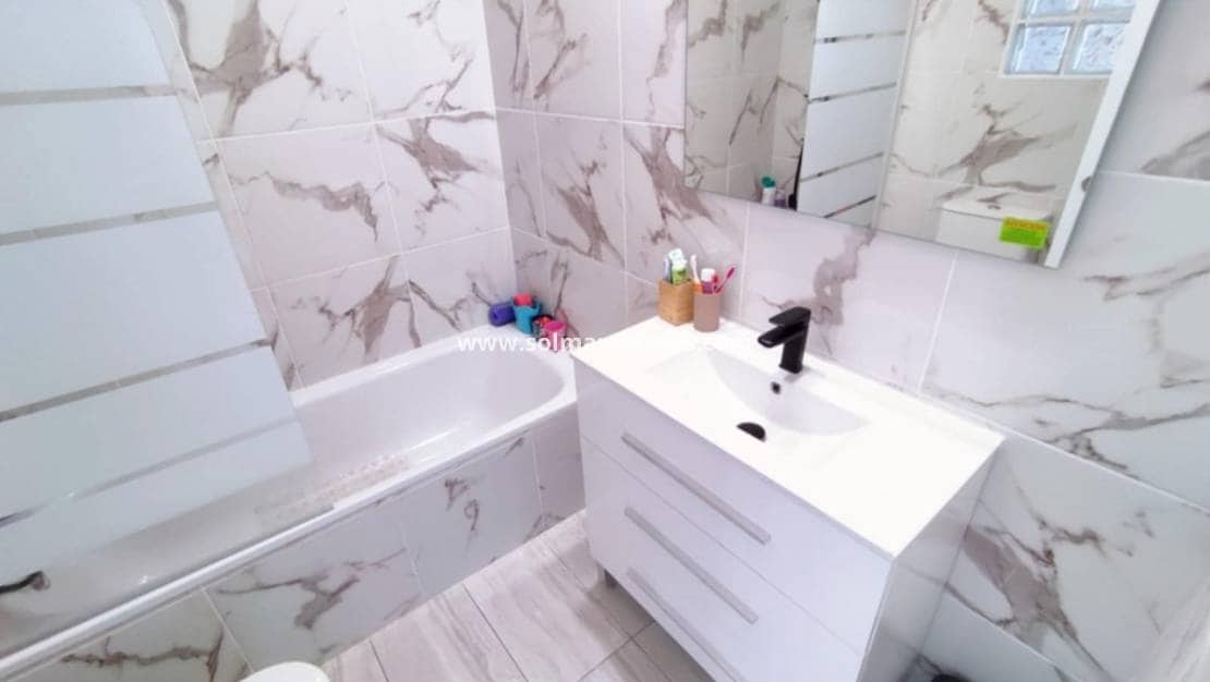 2 soveværelse Semi-Rækkehus til salg i Playa Flamenca med swimmingpool - € 339.000 (Ref: 9127421)