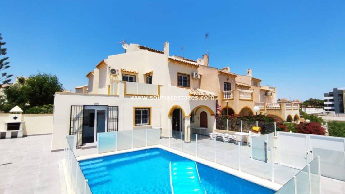 2 soveværelse Semi-Rækkehus til salg i Playa Flamenca med swimmingpool - € 339.000 (Ref: 9127421)