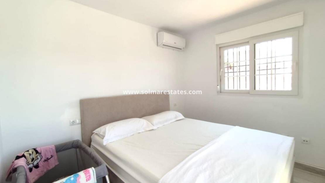 2 soveværelse Semi-Rækkehus til salg i Playa Flamenca med swimmingpool - € 339.000 (Ref: 9127421)