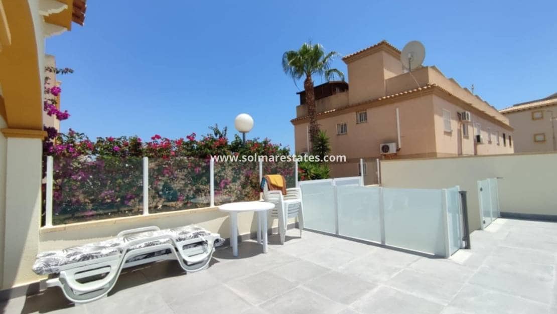 2 soveværelse Semi-Rækkehus til salg i Playa Flamenca med swimmingpool - € 339.000 (Ref: 9127421)