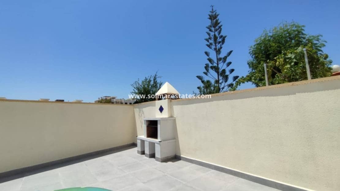 2 soveværelse Semi-Rækkehus til salg i Playa Flamenca med swimmingpool - € 339.000 (Ref: 9127421)