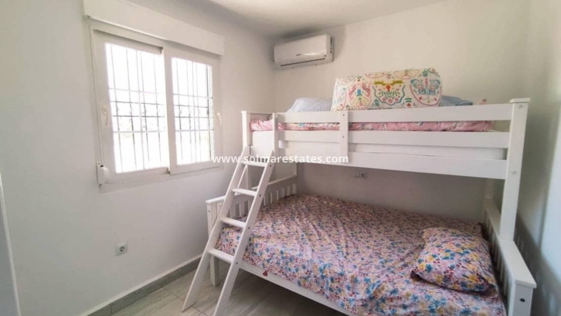 2 soveværelse Semi-Rækkehus til salg i Playa Flamenca med swimmingpool - € 339.000 (Ref: 9127421)