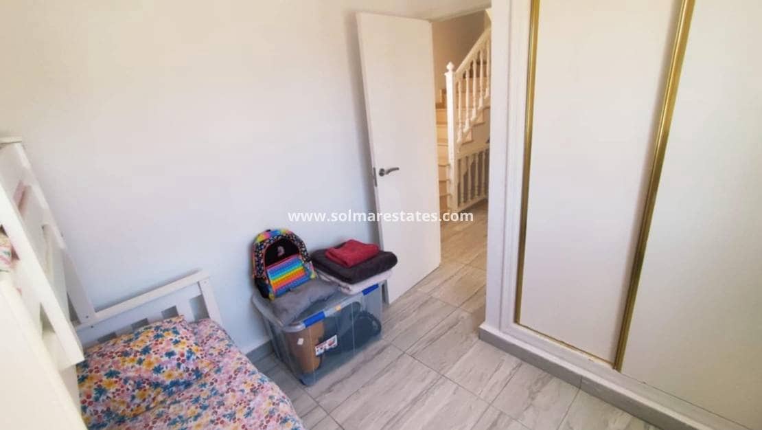 2 soveværelse Semi-Rækkehus til salg i Playa Flamenca med swimmingpool - € 339.000 (Ref: 9127421)