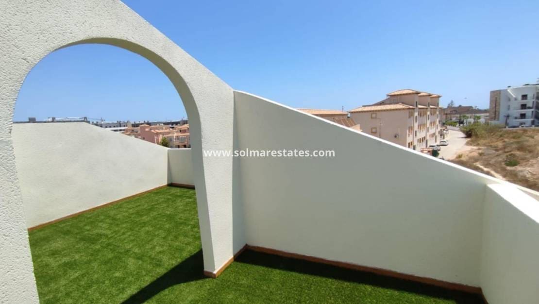 2 soveværelse Semi-Rækkehus til salg i Playa Flamenca med swimmingpool - € 339.000 (Ref: 9127421)