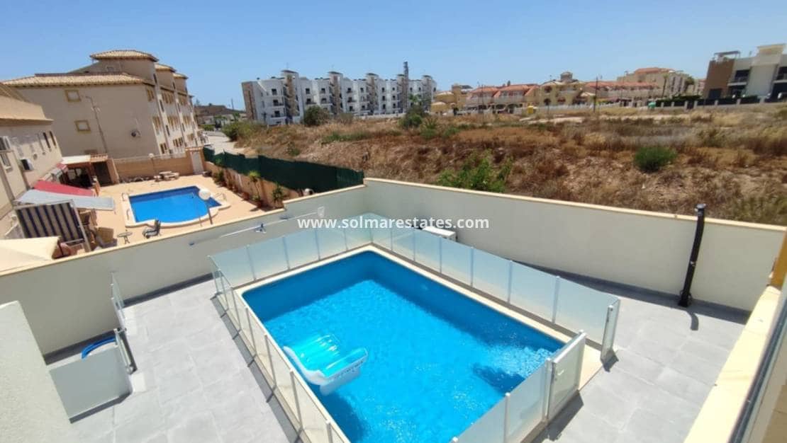 2 soveværelse Semi-Rækkehus til salg i Playa Flamenca med swimmingpool - € 339.000 (Ref: 9127421)