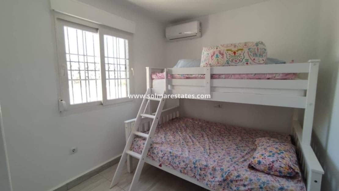 2 soveværelse Semi-Rækkehus til salg i Playa Flamenca med swimmingpool - € 339.000 (Ref: 9127421)