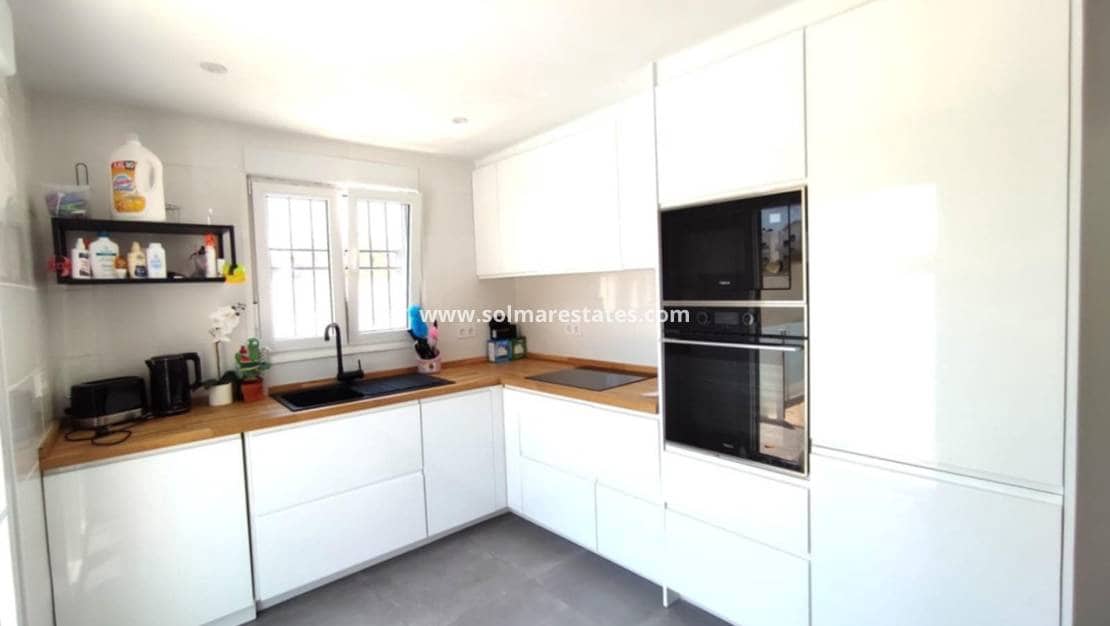 2 soveværelse Semi-Rækkehus til salg i Playa Flamenca med swimmingpool - € 339.000 (Ref: 9127421)