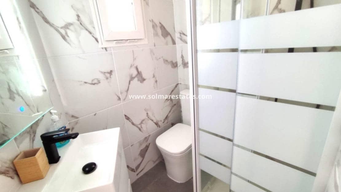 2 soveværelse Semi-Rækkehus til salg i Playa Flamenca med swimmingpool - € 339.000 (Ref: 9127421)