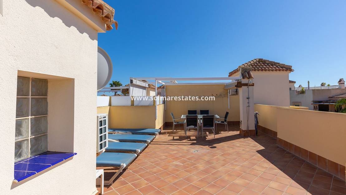 2 slaapkamer Appartement te koop in Orihuela Costa met zwembad - € 227.000 (Ref: 9133109)