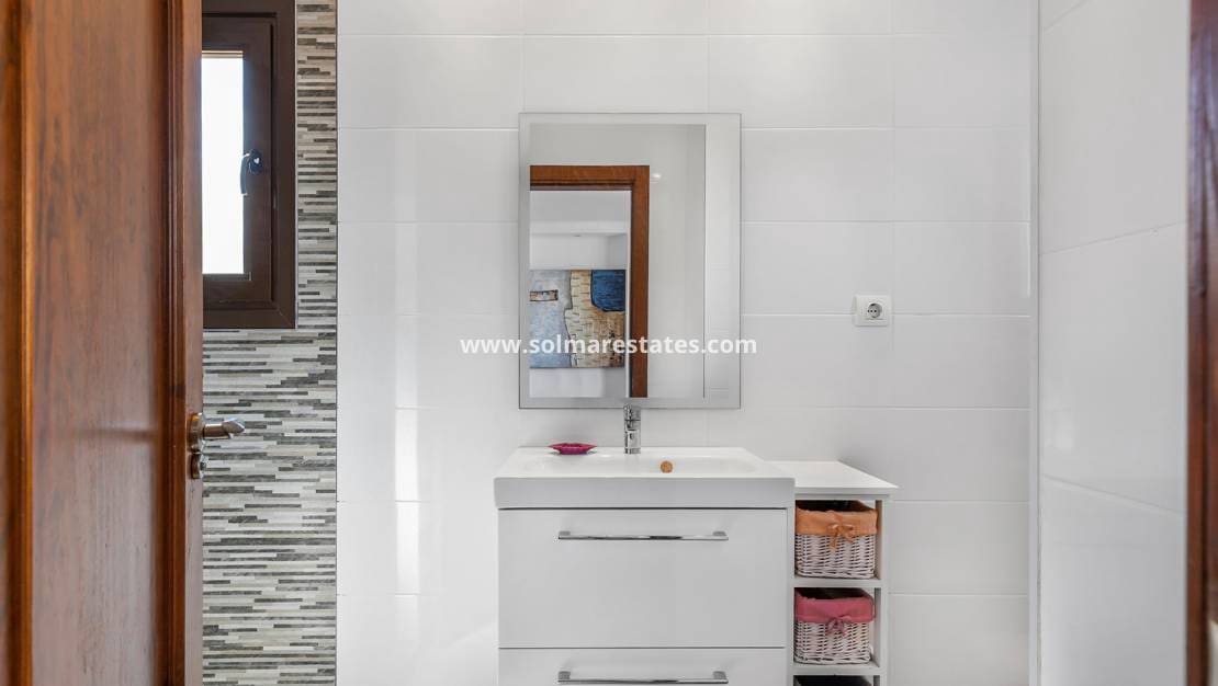 2 slaapkamer Appartement te koop in Orihuela Costa met zwembad - € 227.000 (Ref: 9133109)