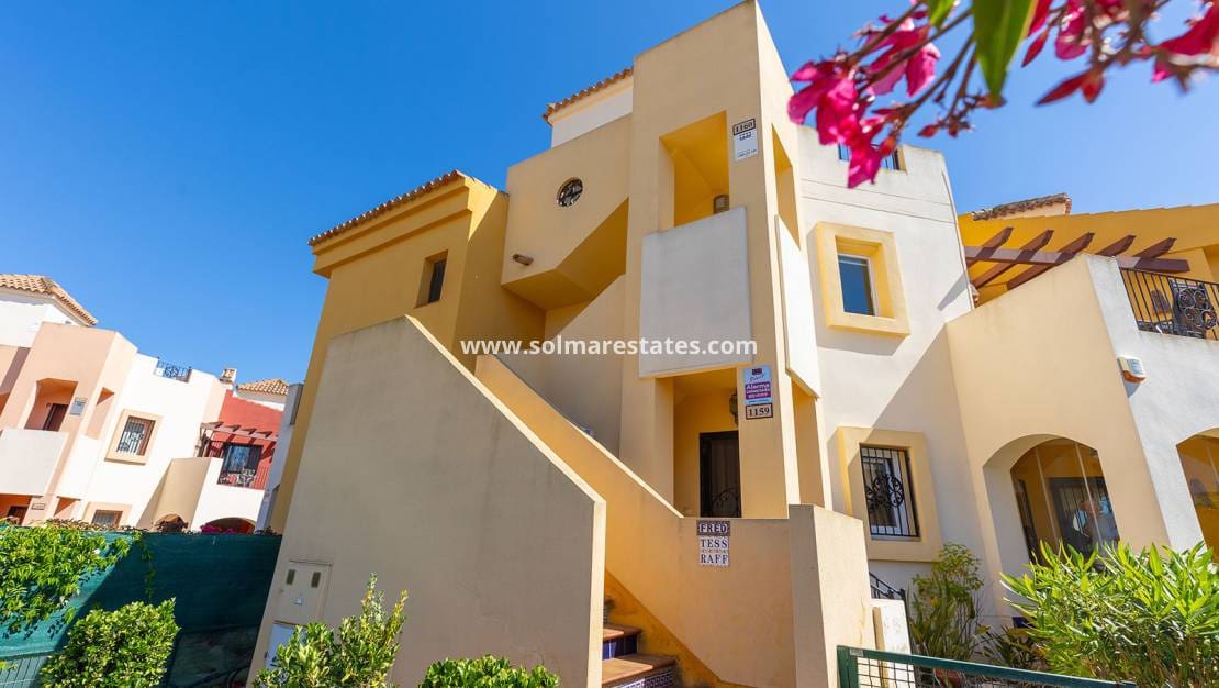 2 slaapkamer Appartement te koop in Orihuela Costa met zwembad - € 227.000 (Ref: 9133109)
