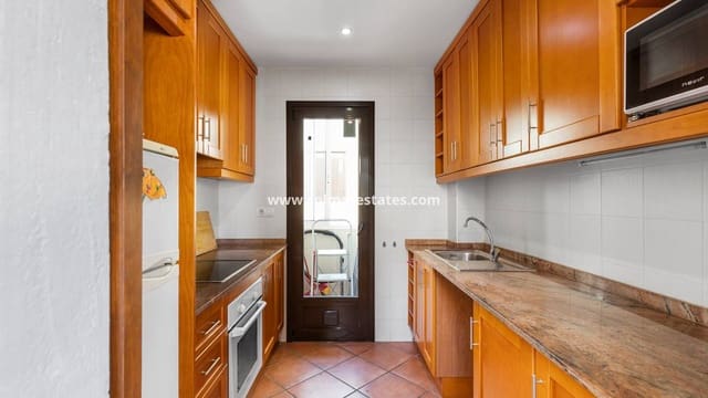 2 slaapkamer Appartement te koop in Punta Prima, Orihuela met zwembad - € 210.000 (Ref: 9133109)