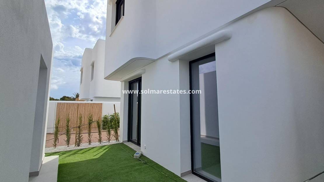 4 soveværelse Villa til salg i Albir med swimmingpool - € 875.000 (Ref: 9136395)
