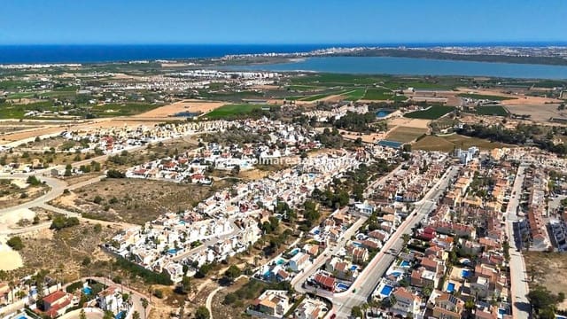 3 bedroom Semi-detached Villa for sale in Ciudad Quesada, Rojales with pool - € 229,995 (Ref: 9136405)