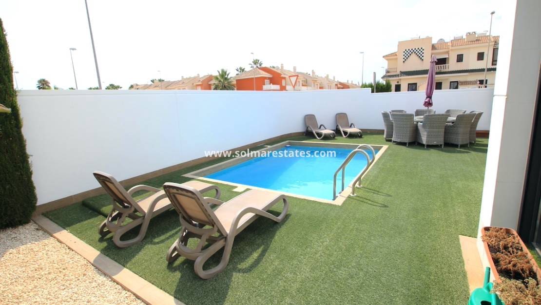 4 chambre Villa/Maison à vendre à Dona Pepa avec piscine - 565 000 € (Ref: 9136406)