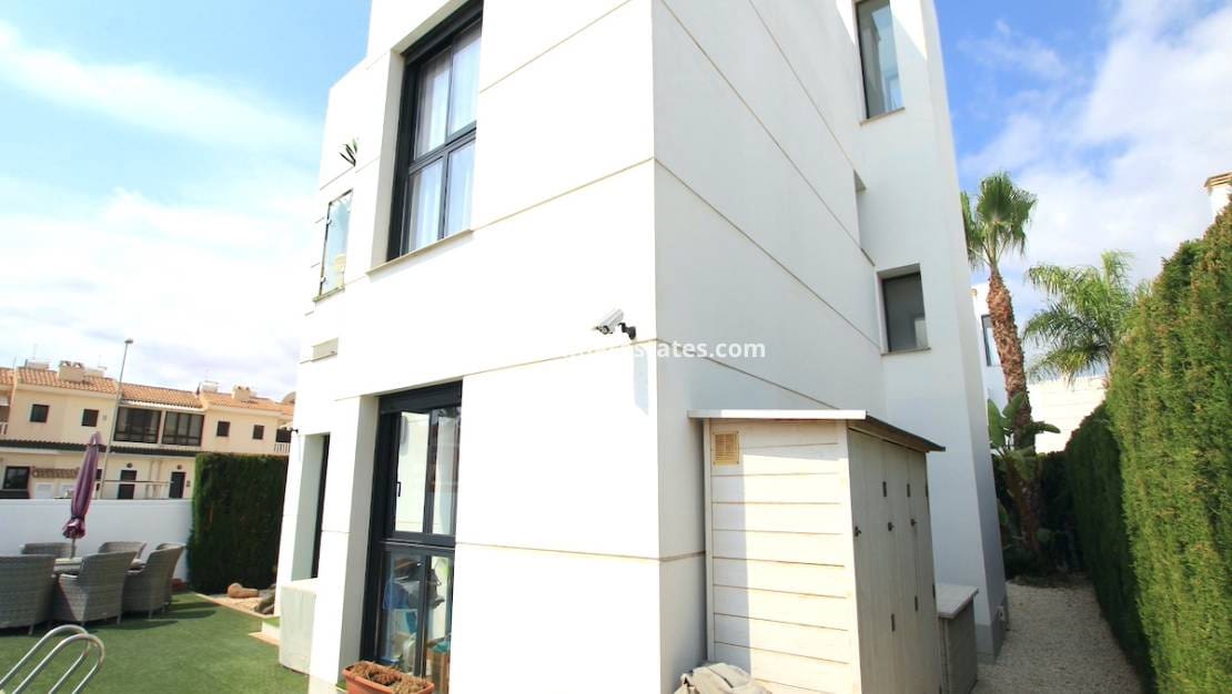 4 soveværelse Villa til salg i Dona Pepa med swimmingpool - € 565.000 (Ref: 9136406)