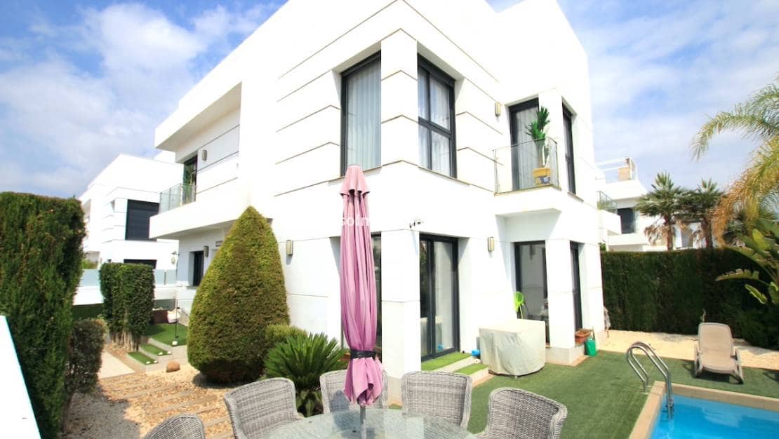 4 soveværelse Villa til salg i Dona Pepa med swimmingpool - € 565.000 (Ref: 9136406)