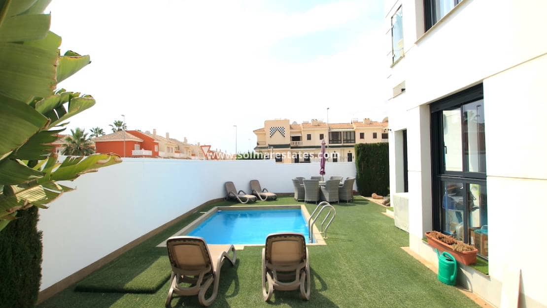 4 soveværelse Villa til salg i Dona Pepa med swimmingpool - € 565.000 (Ref: 9136406)